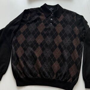Men’s 100% merino wool sweater. Size large. Argyle front black back.